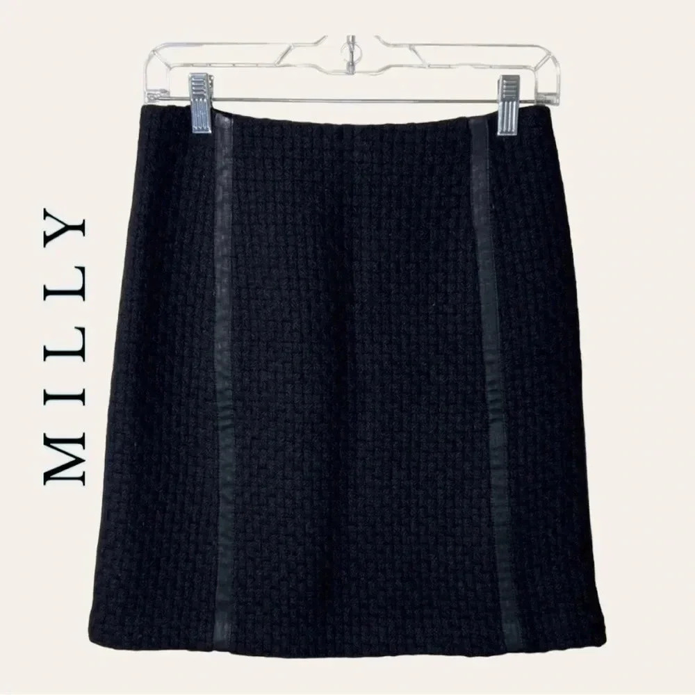 0447W. MILLY VIRGIN WOOL MINI LENGTH PENCIL SKIRT BLACK IN COLOR‎ TWEED SIZE 2